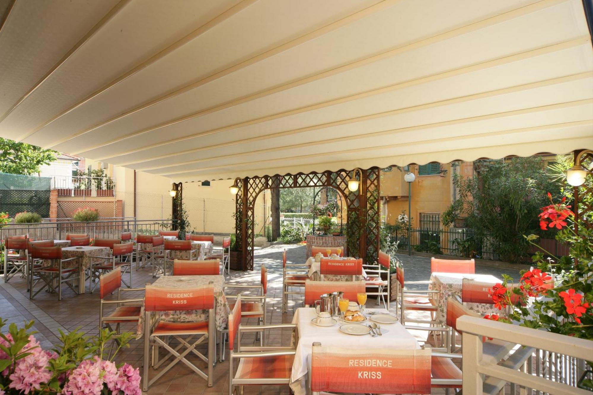 Residence Hotel Kriss Deiva Marina Kültér fotó