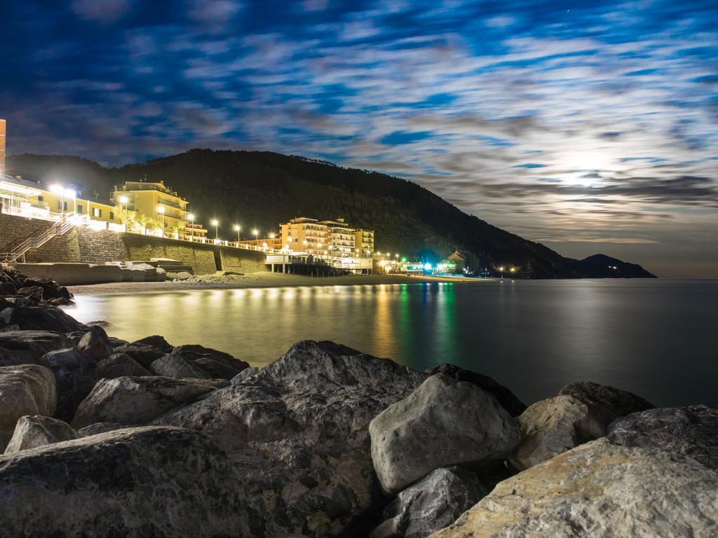Residence Hotel Kriss Deiva Marina Kültér fotó