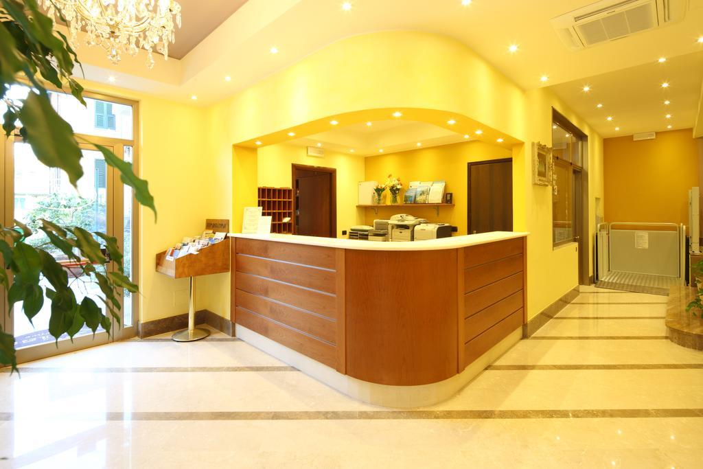 Residence Hotel Kriss Deiva Marina Kültér fotó