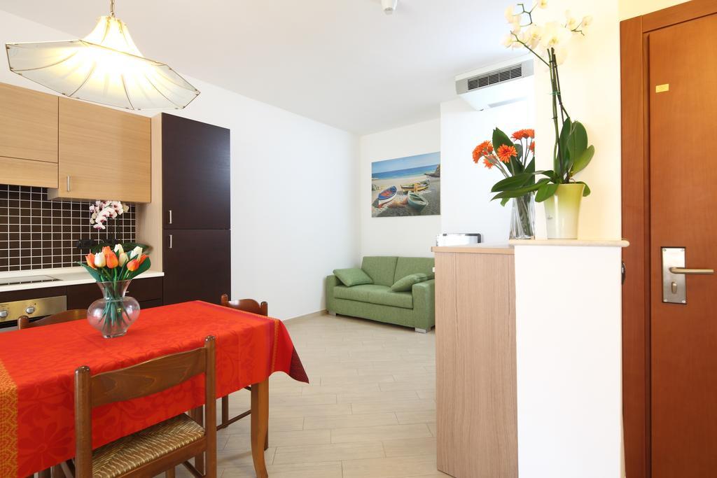 Residence Hotel Kriss Deiva Marina Kültér fotó