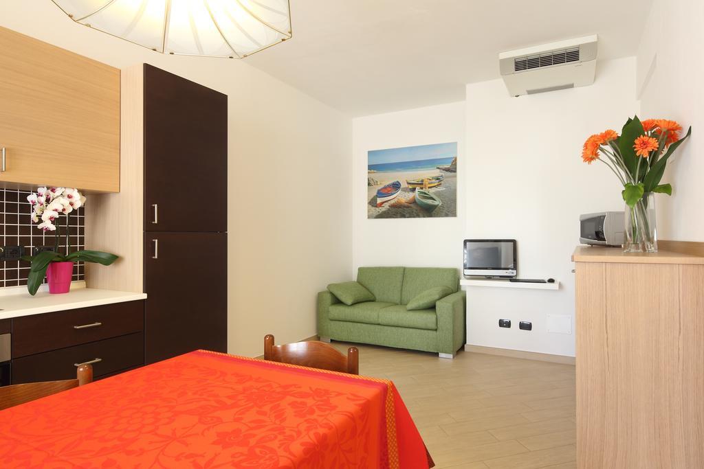 Residence Hotel Kriss Deiva Marina Kültér fotó