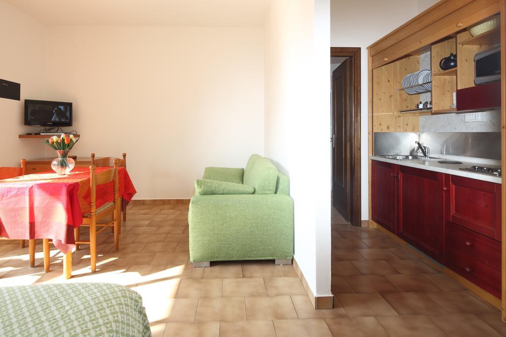 Residence Hotel Kriss Deiva Marina Kültér fotó