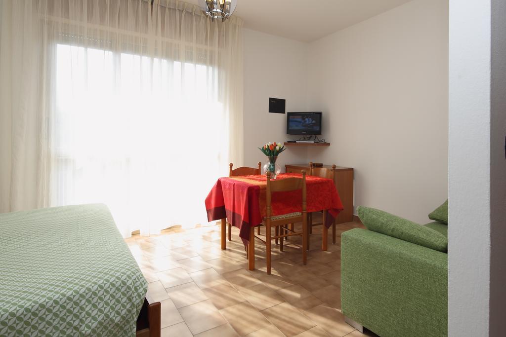 Residence Hotel Kriss Deiva Marina Kültér fotó