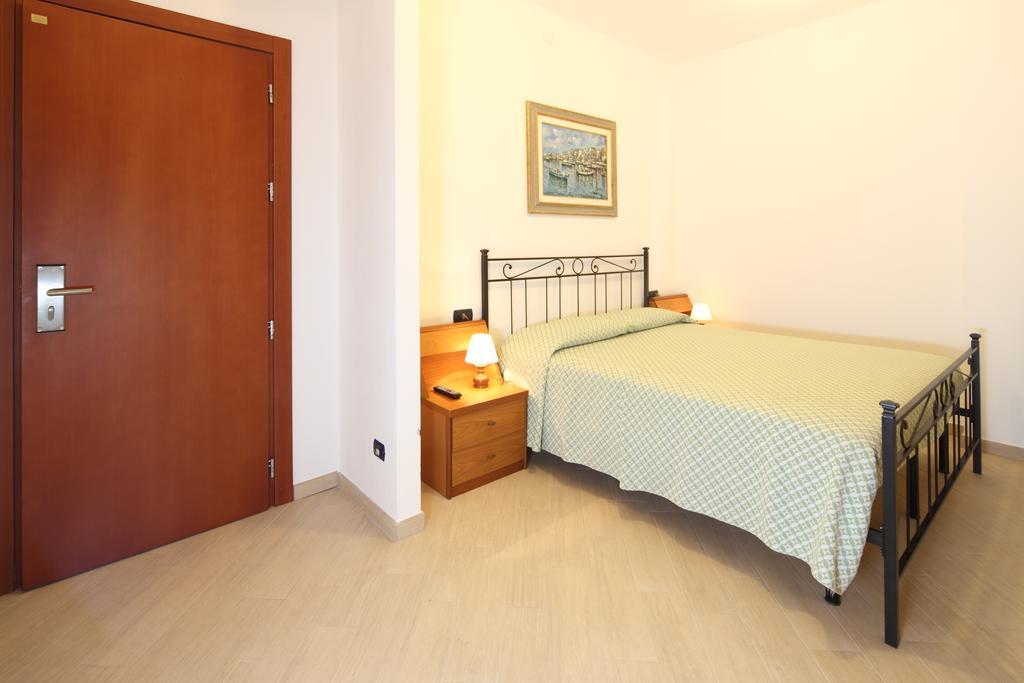 Residence Hotel Kriss Deiva Marina Kültér fotó