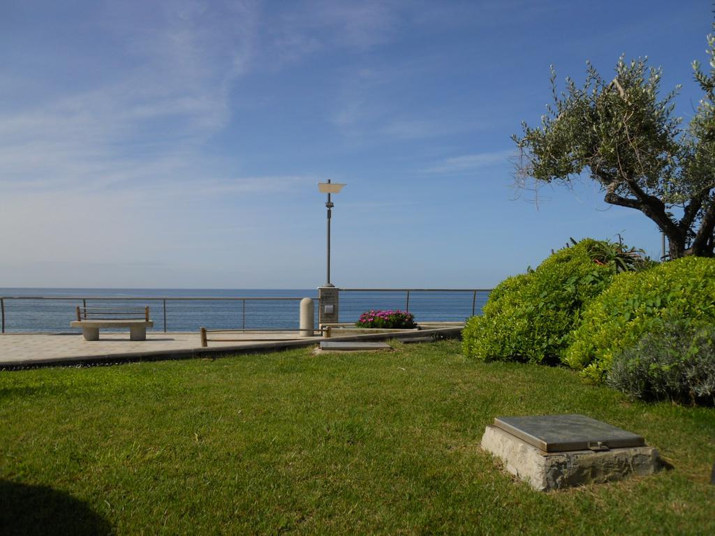 Residence Hotel Kriss Deiva Marina Kültér fotó