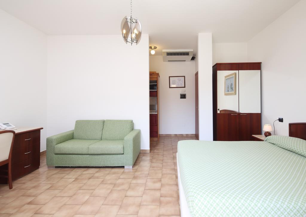 Residence Hotel Kriss Deiva Marina Kültér fotó